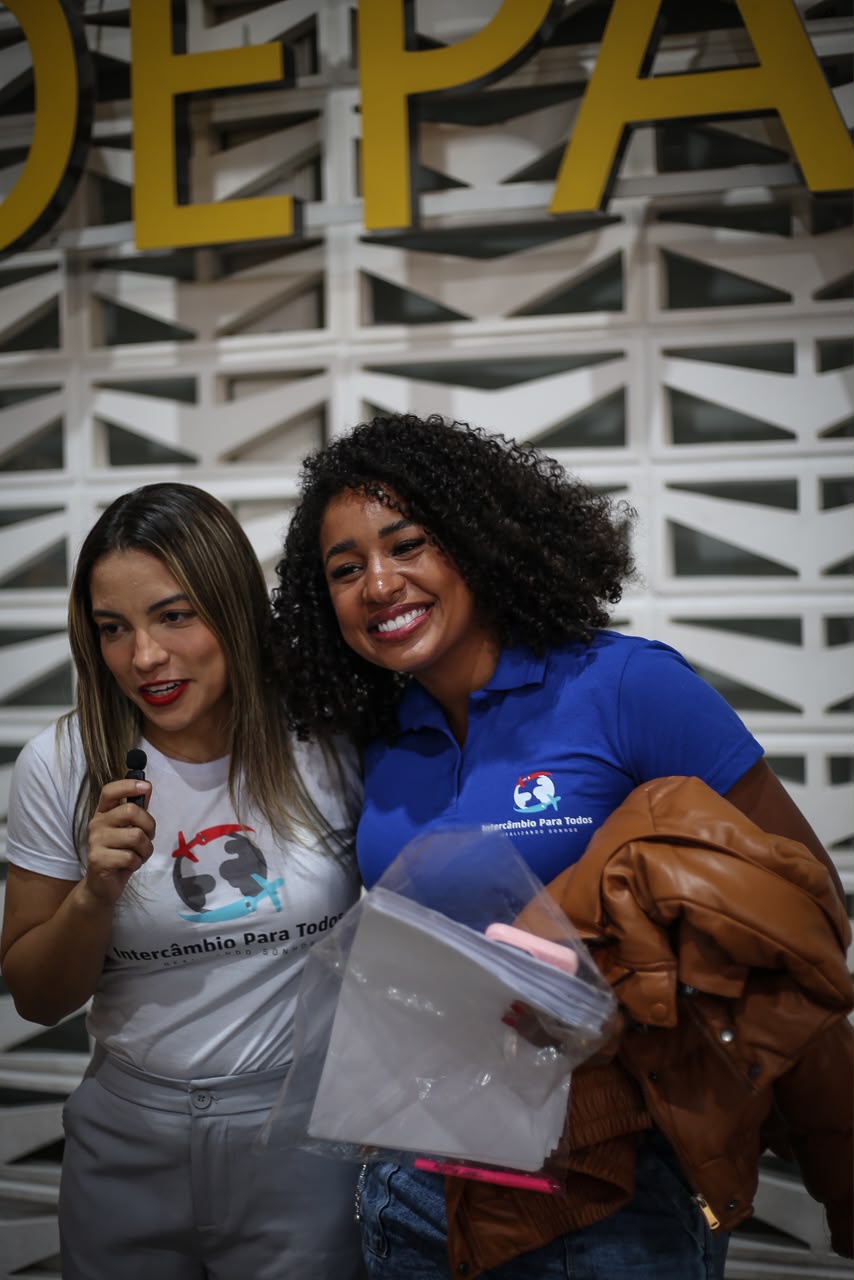Duas representantes da IPT em um encontro